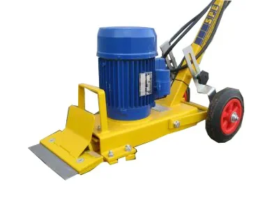 Leistungsstarker, elektrischer Teppichbodenentferner (Stripper/Bodenbelagsentferner) der Marke SPE mit gelbem Fahrgestell, markantem blauem Elektromotor, breitem Metallmesser an der Front