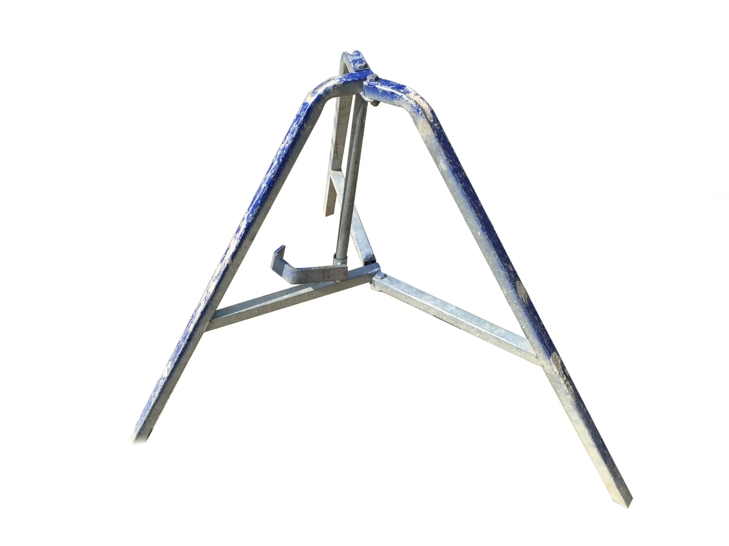 Robuster, verzinkter Stützen-Dreibock aus Metall der Marke Ischebeck mit blauen Farbakzenten und klappbaren Beinen zur Miete als Schalungszubehör für das standsichere.