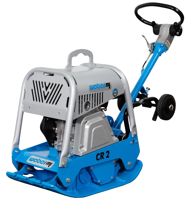 Reversierbare Rüttelplatte (Vibrationsplatte) der Marke Weber mt (Modell CR 2) in Blau und Silber mit vollflächiger Motorabdeckung, robustem Schutzrahmen, integrierten Transporträdern und stufenlos verstellbarem Führungsbügel