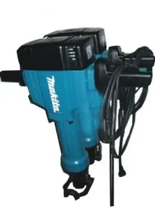 Schwerer türkis-schwarzer elektrischer Abbruchhammer der Marke Makita zur Miete für intensive Stemm- und Aufbrucharbeiten.