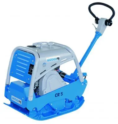 Schwere, reversierbare Rüttelplatte (Vibrationsplatte) der Marke Weber mt (Modell CR 5) in Blau und Silber mit komfortablem Elektrostart, vollflächiger Motorabdeckung, robustem Schutzrahmen, zentraler Hebeöse und ergonomischem Führungsbügel