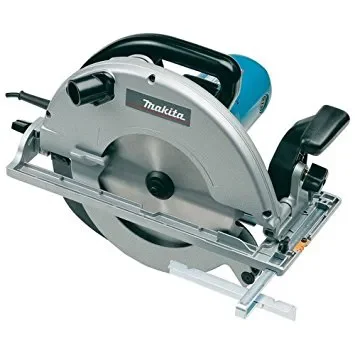 Leistungsstarke, elektrische Handkreissäge der Marke Makita (Modell 5103R) mit robustem silbernem Sägeblattschutz, markentypisch türkisem Motorgehäuse, stufenloser Schnitttiefen- und Winkeleinstellung sowie Parallelanschlag.