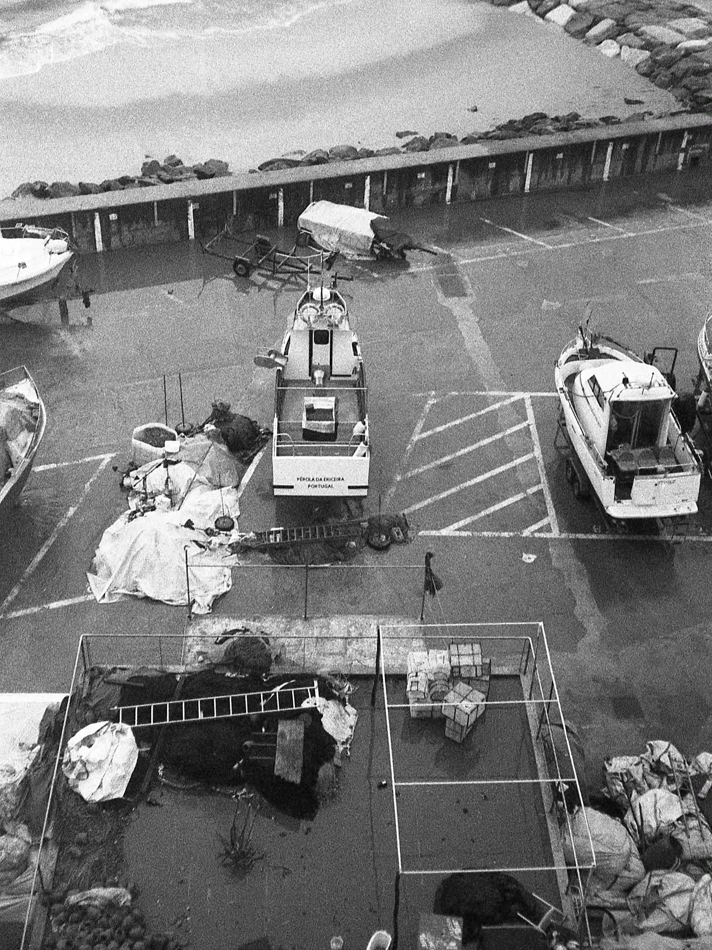 The Ericeira rhythm is a slow one, and digital photography struggles to capture its true nature.

The right way to enjoy it here is to take your time to observe, breathe out, and capture the scenery, one film frame at a time

Got camera and roll wait