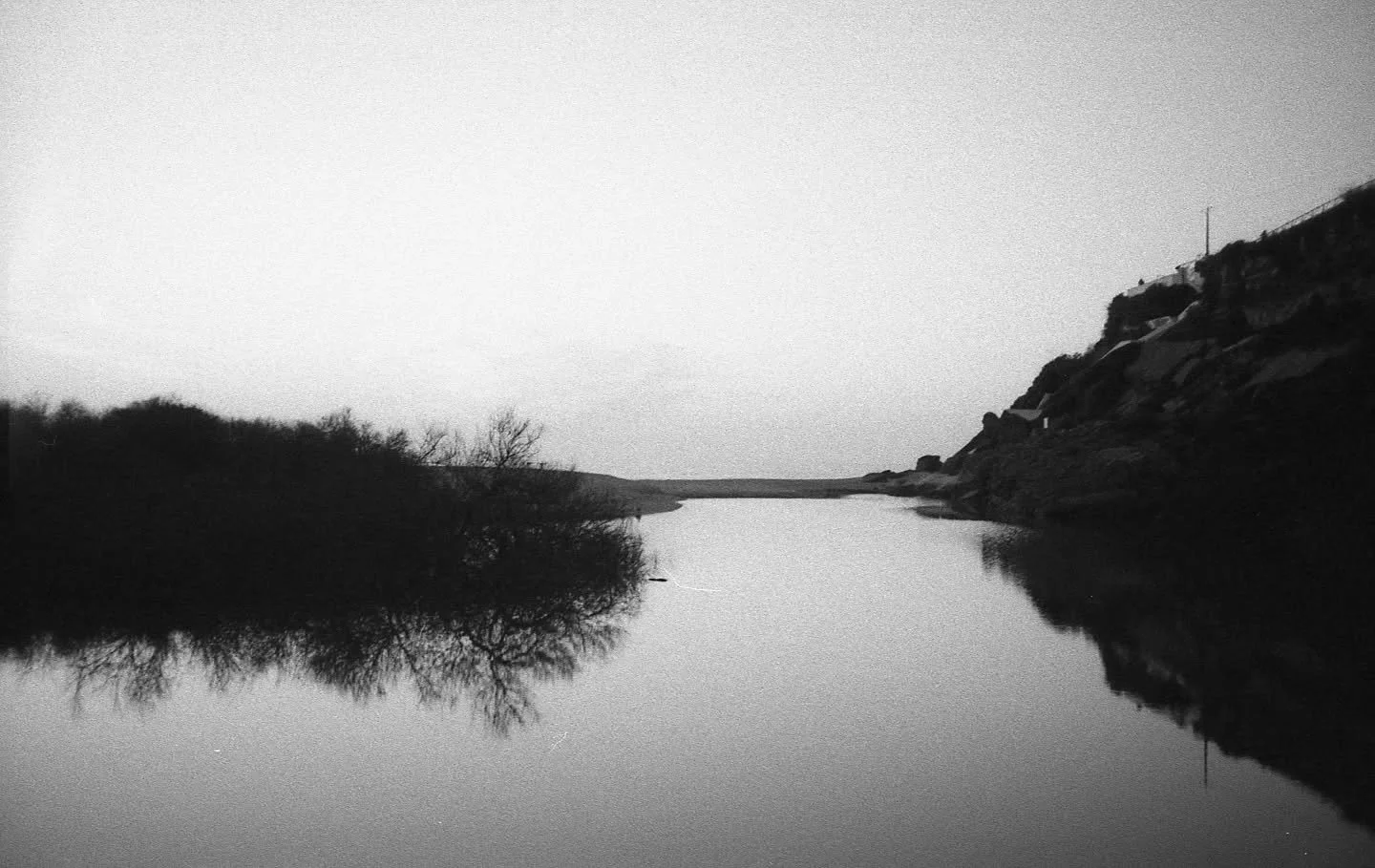 Your phone has 48,000 photos you&rsquo;ll never look at again.

Ericeira Analogue is about the 36 frames that actually matter. No cloud, no filters, no undo button.

Unplug from the digital mess and come join us on a Photowalk and Film Development se