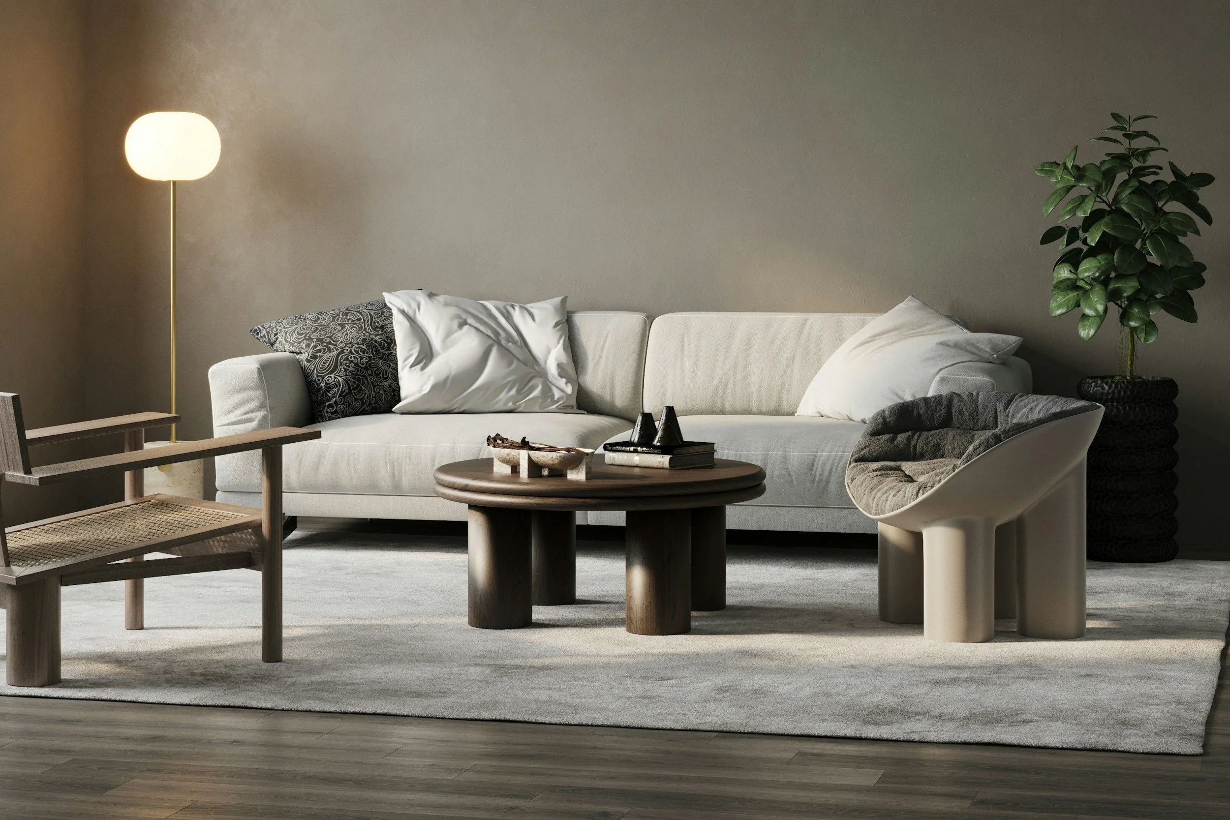 Ein modernes Wohnzimmer mit weißem Sofa, weißen und schwarzen Kissen, rundem Couchtisch, Stehlampe mit runder diffuser Leuchte, Pflanzen und einem Teppich auf Holzboden.