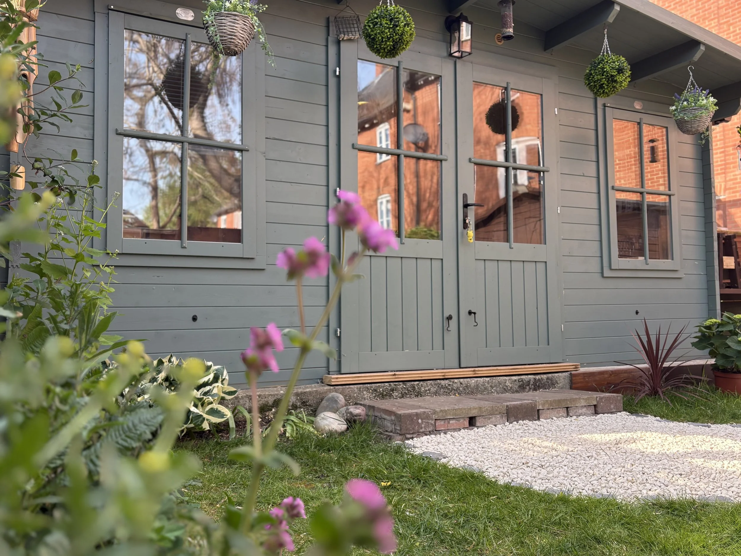Green cabin garden studio in nature foliage outside tattoo studio