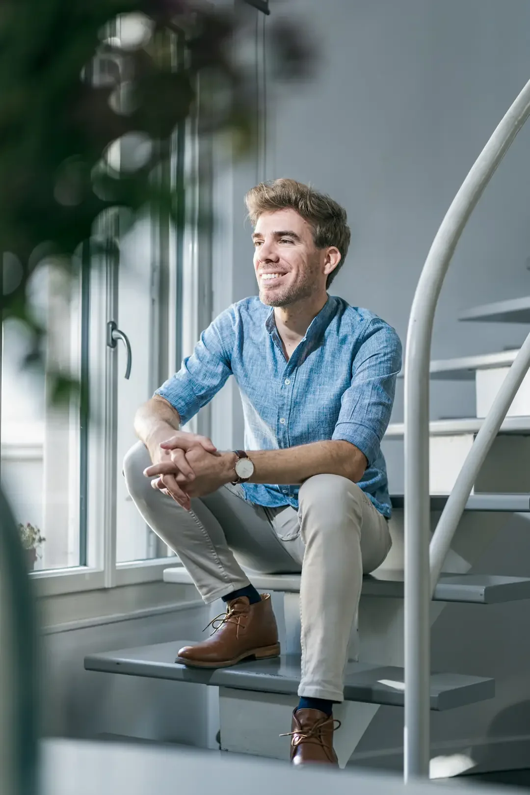 portrait-coach-perpignan-escalier-cadre-vie.webp