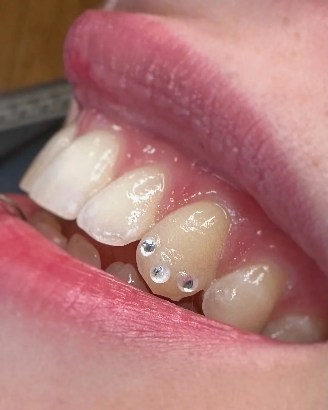 Loved doing this unique gem placement!! Bring me your ideas, I love bringing your creativity to life. Sometimes your gems can look a little dull right after I apply them, but they get all shiny the next day I promise 💕

Bonus Matcha face 🥹

Done at