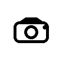 Een silhouet van een persoon die op een skateboard staat, tegen een blauwe achtergrond.