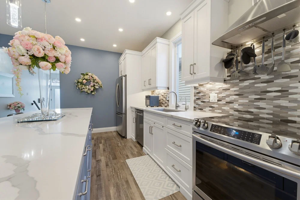 98 Woodberry Cres — Kitchen