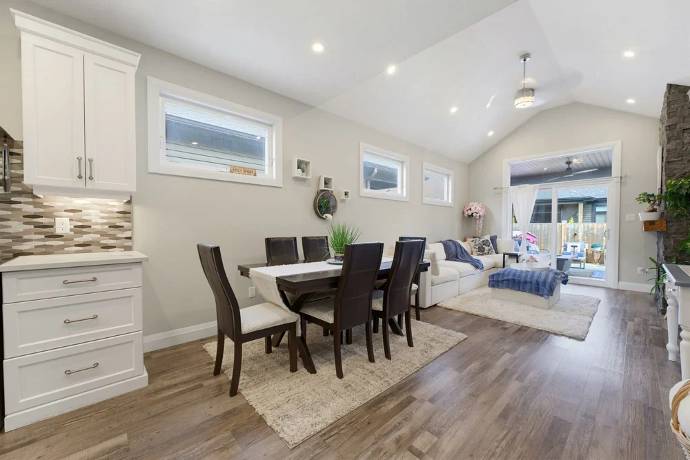 98 Woodberry Cres — Dining and great room
