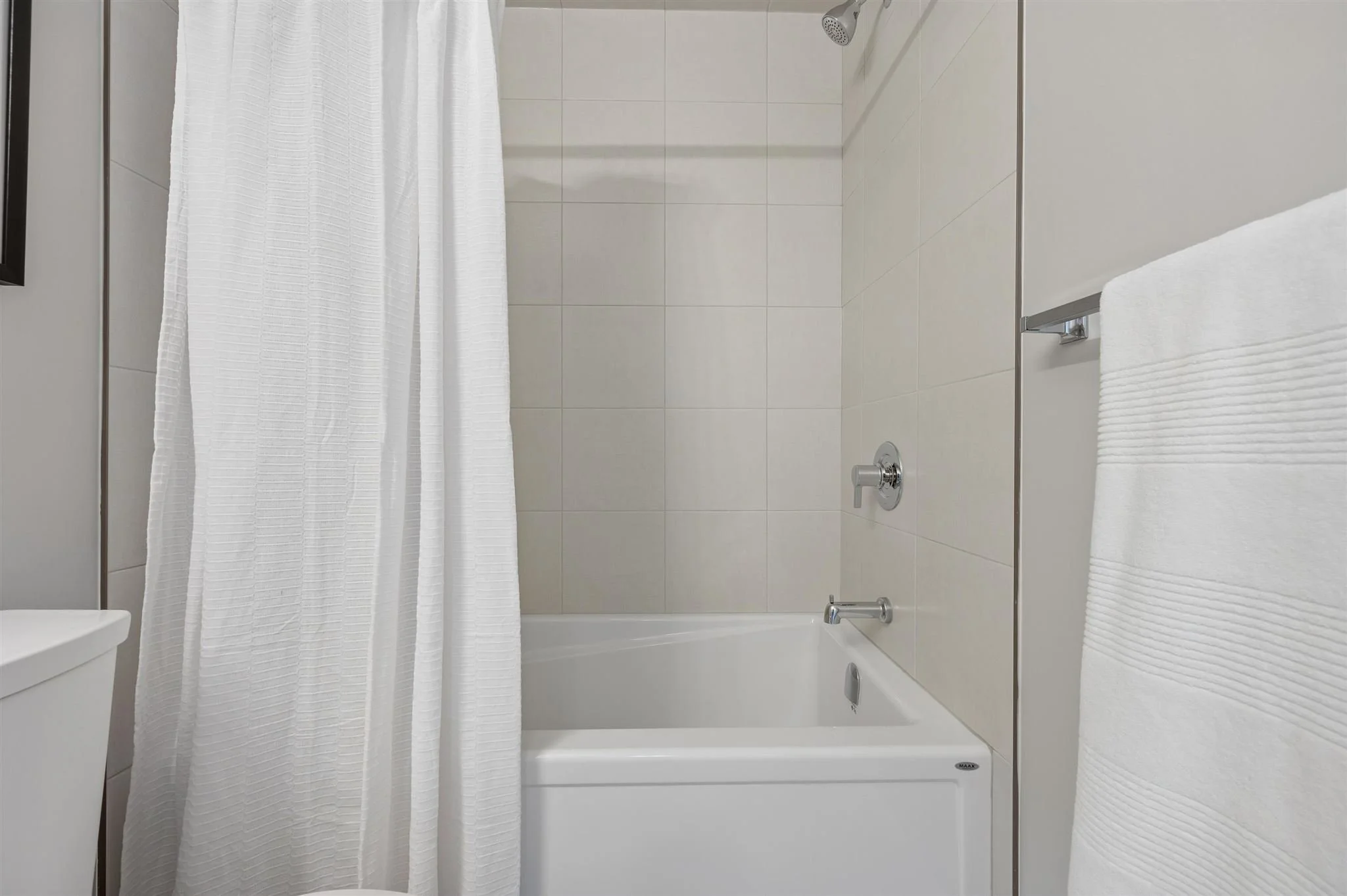 8 Oat Lane — Tub and shower with tiled surround