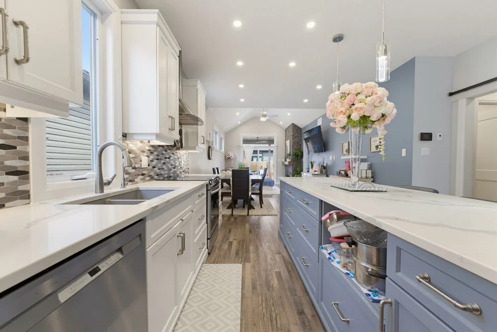 98 Woodberry Cres — Kitchen