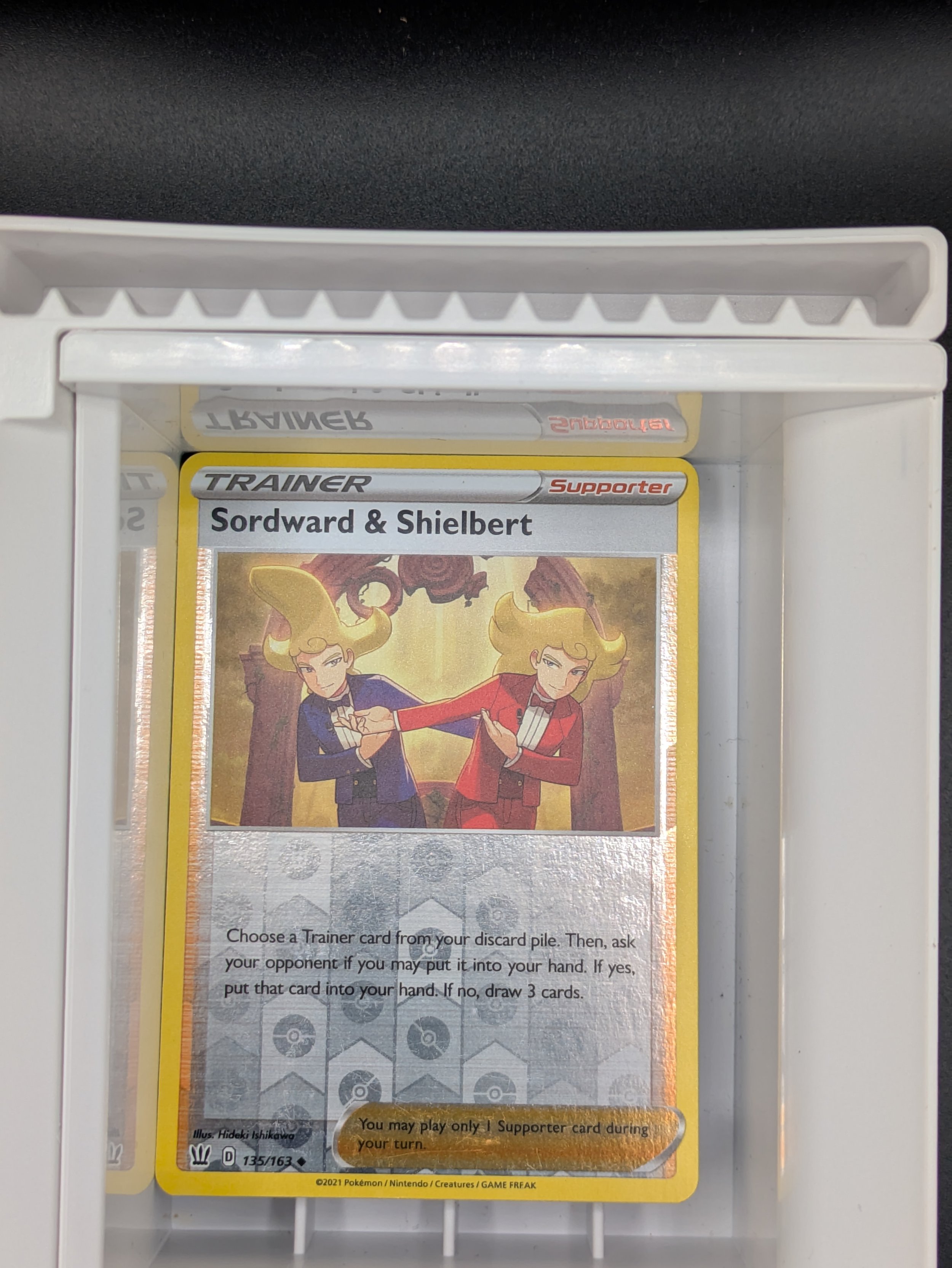 Sordward & Shielbert 135/163 Reverse Holo Light Played