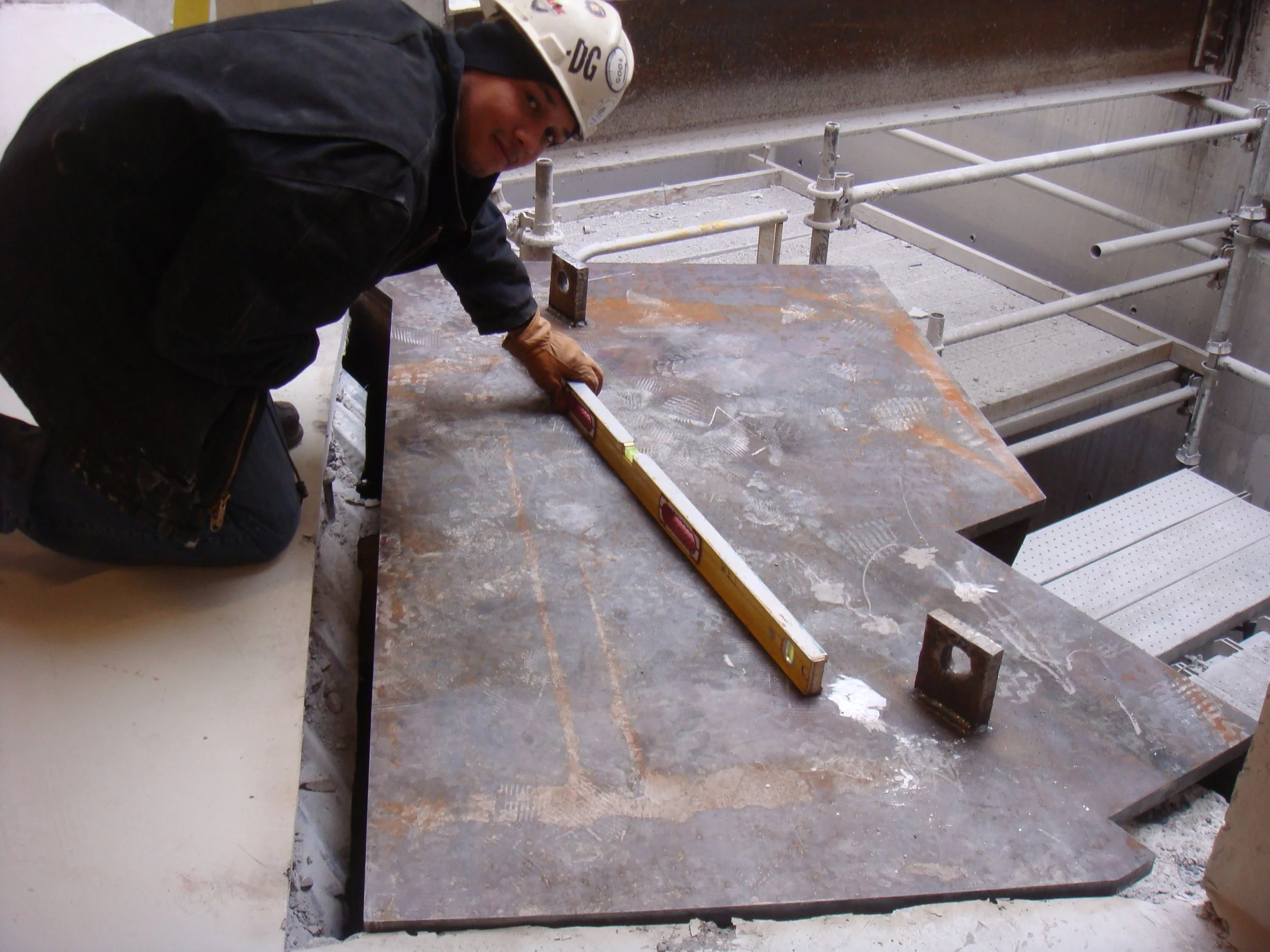 IUH ARNETT Hosp_Dustin at work  Feb 2012.JPG