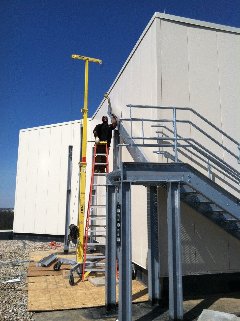Arnett Hosp Roof Stair erection 04 29 2013.jpg