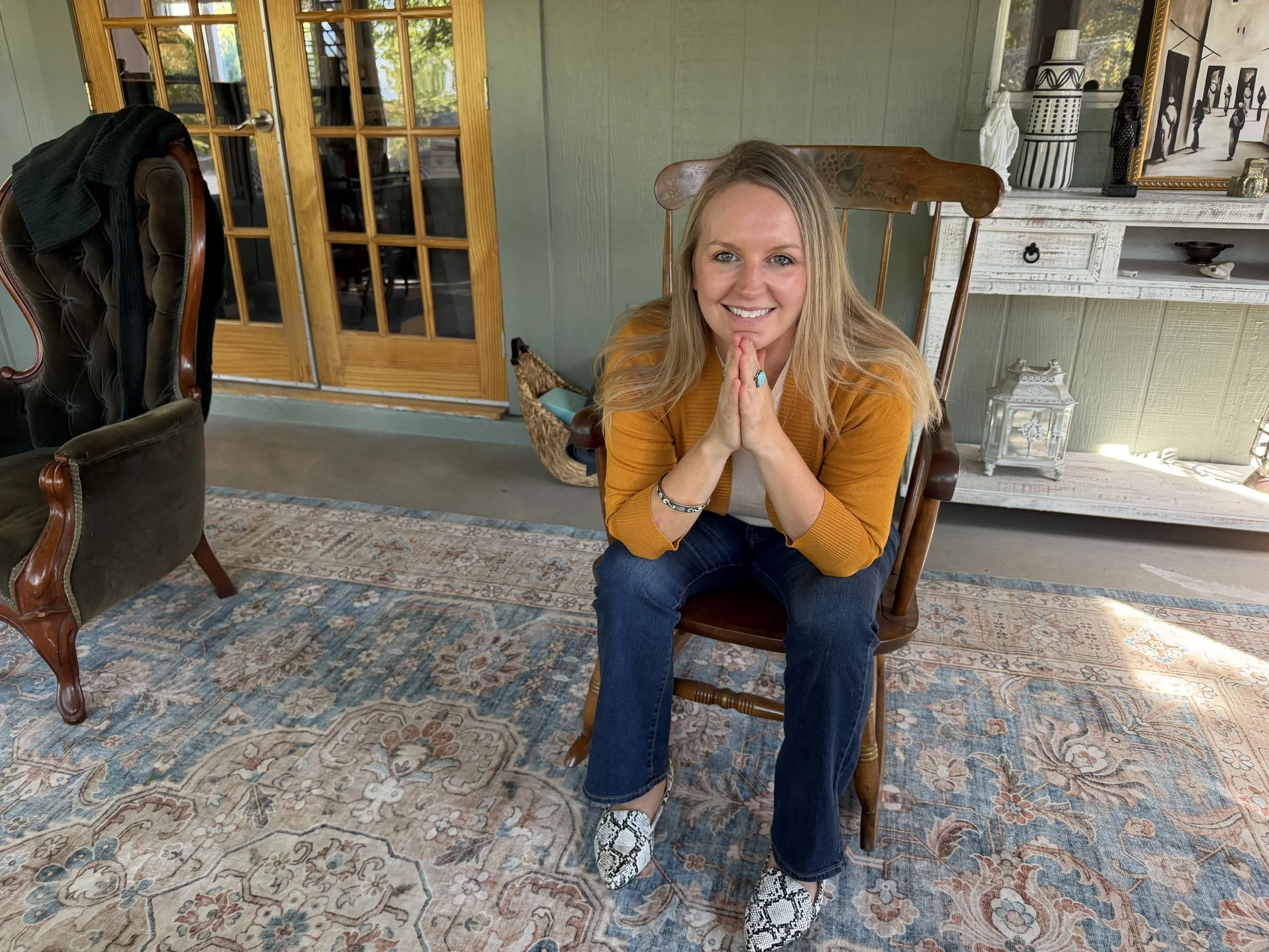 An IFS Therapist offering an EMDR and IFS Intensive for high achievers, and CPTSD