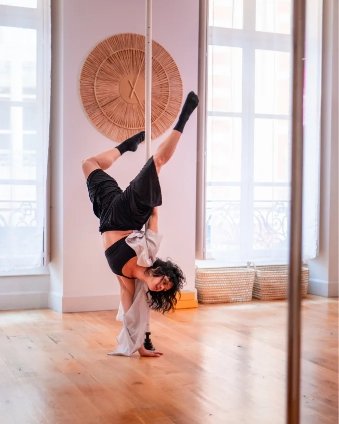 Luna, professeure de Contempole dance miss pole