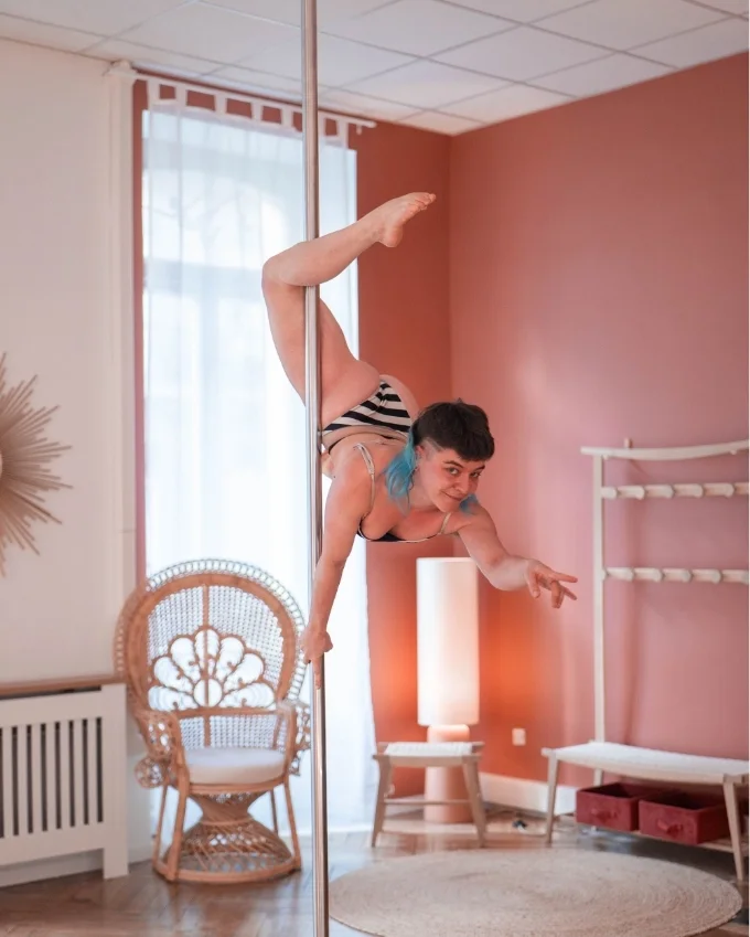 Vic, professeur miss pole