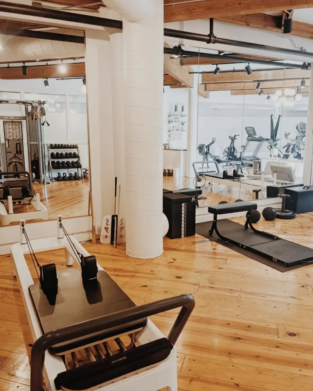 We love incorporating the Pilates Reformer into our workouts due to its many wellness benefits. 💪
+ Tones muscles
Reformer Pilates provides a full-body workout that can help develop a strong core and tone a variety of major muscle groups.
+ Builds s