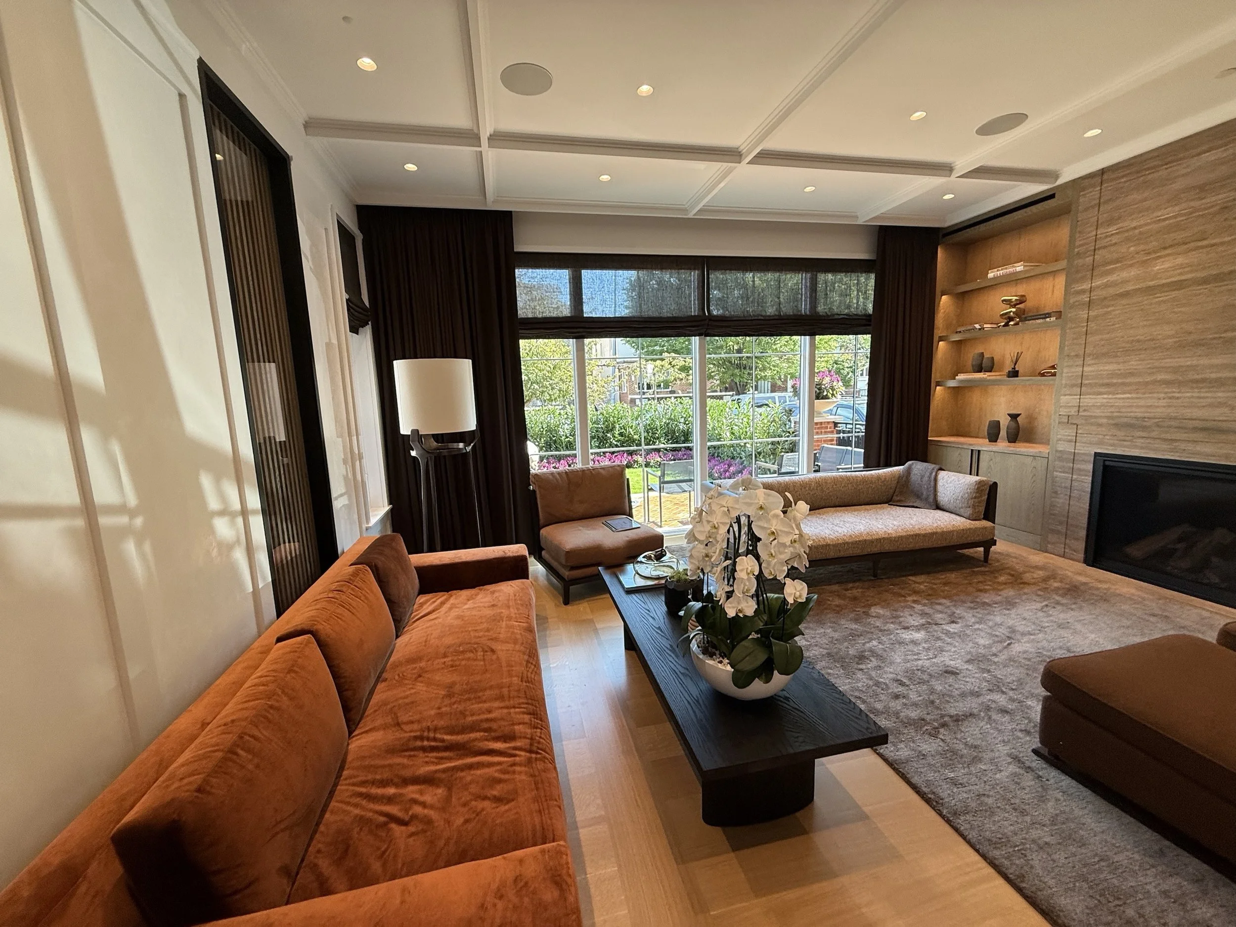 05-living-room-drapery-romans.jpg