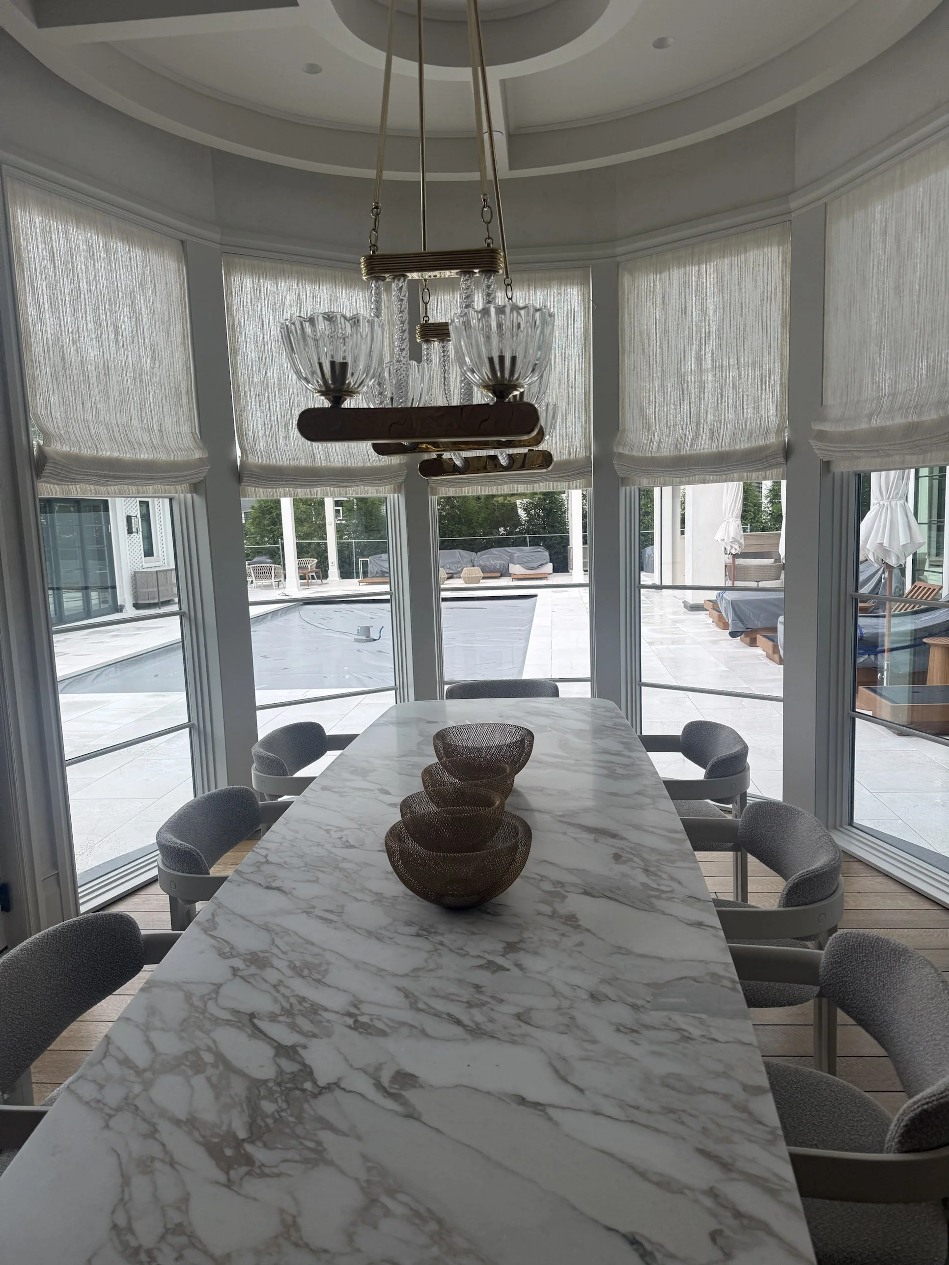 11-round-dining-relaxed-roman-shades.jpg