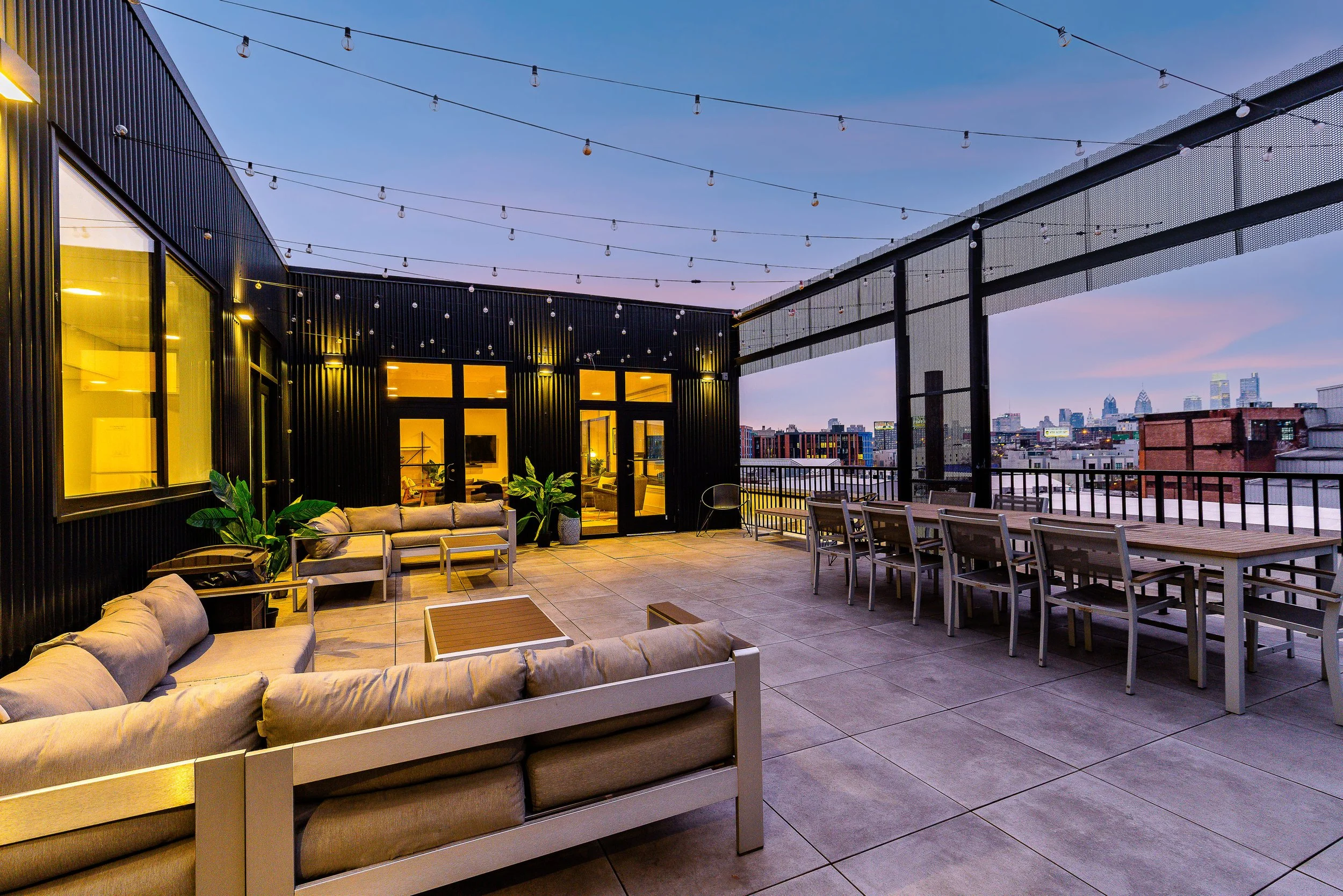 The expansive furnished rooftop deck at The Avenue in Fishtown