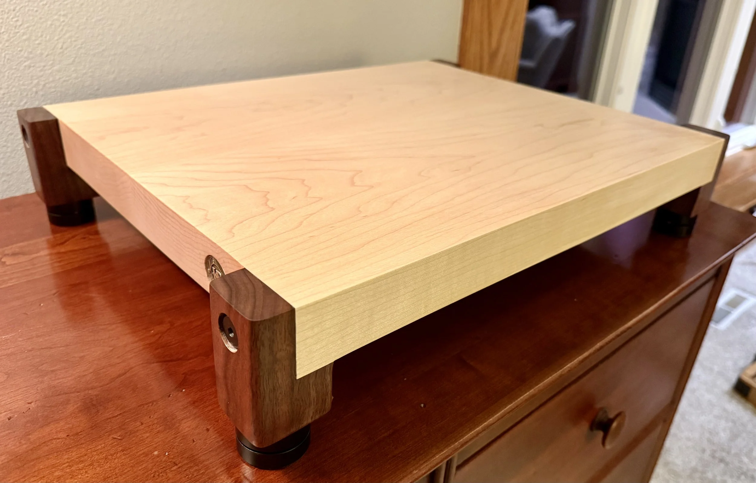 Audio Platform with Outrigger Legs