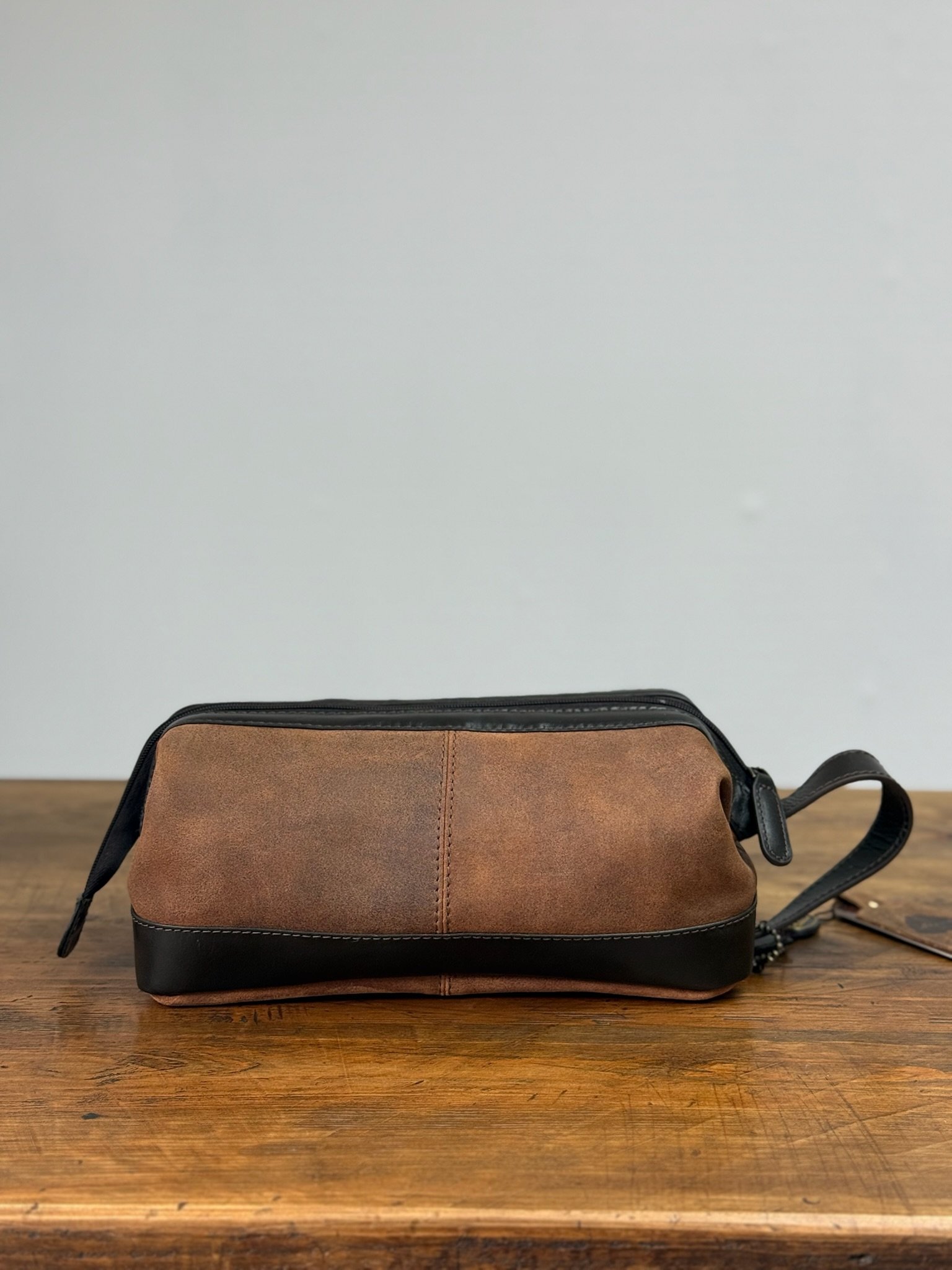 Oiled Leather Sponge Bag