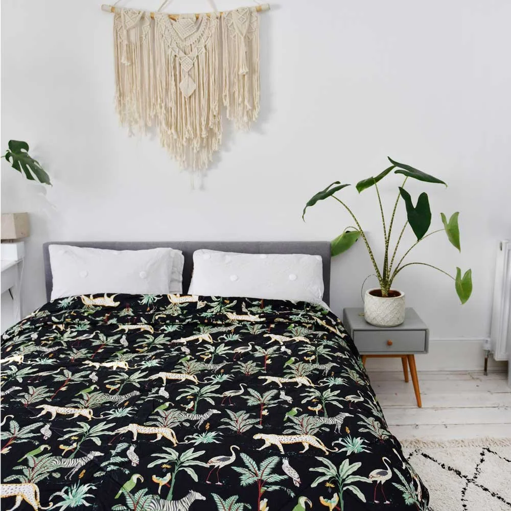 Safari at night quilt.jpg