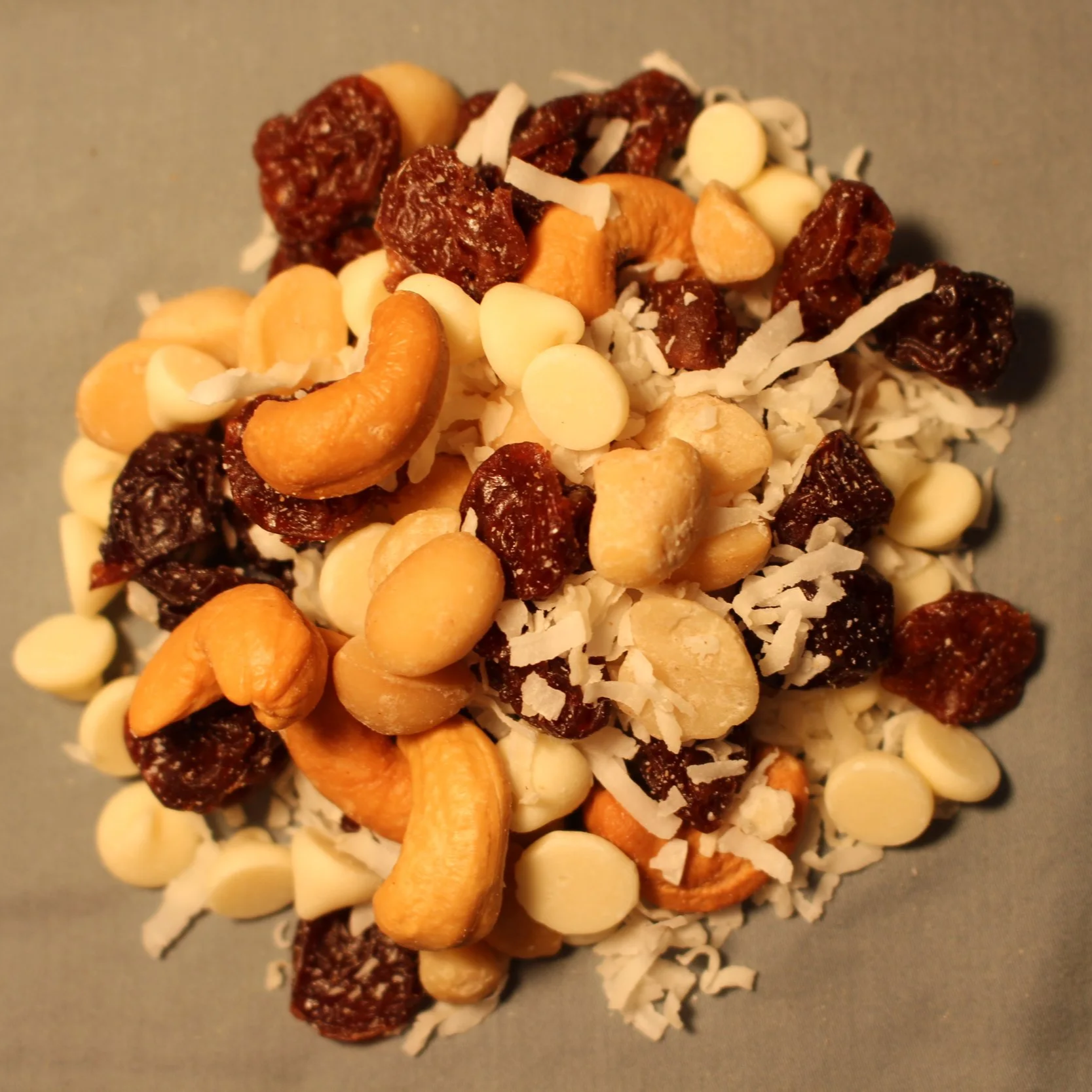 White Chocolate Cherry Trail Mix - Per Oz