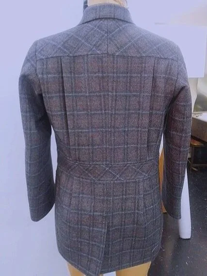 Gray plaid blazer with a checked pattern.
