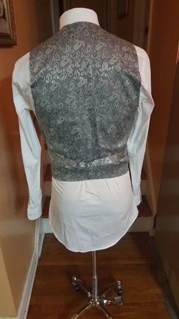 Back of a white shirt with a gray paisley vest 