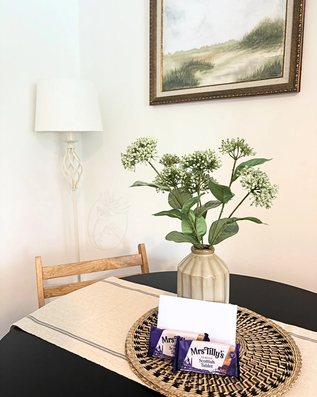 Little details I love about&hellip; The Scottish Cottage 🌿

Tucked away in the village of Ballachulish is the daintiest little Highland cottage! 🏴󠁧󠁢󠁳󠁣󠁴󠁿

Kelly, the owner, has such a gentle way of hosting. You can feel it in the thoughtful to