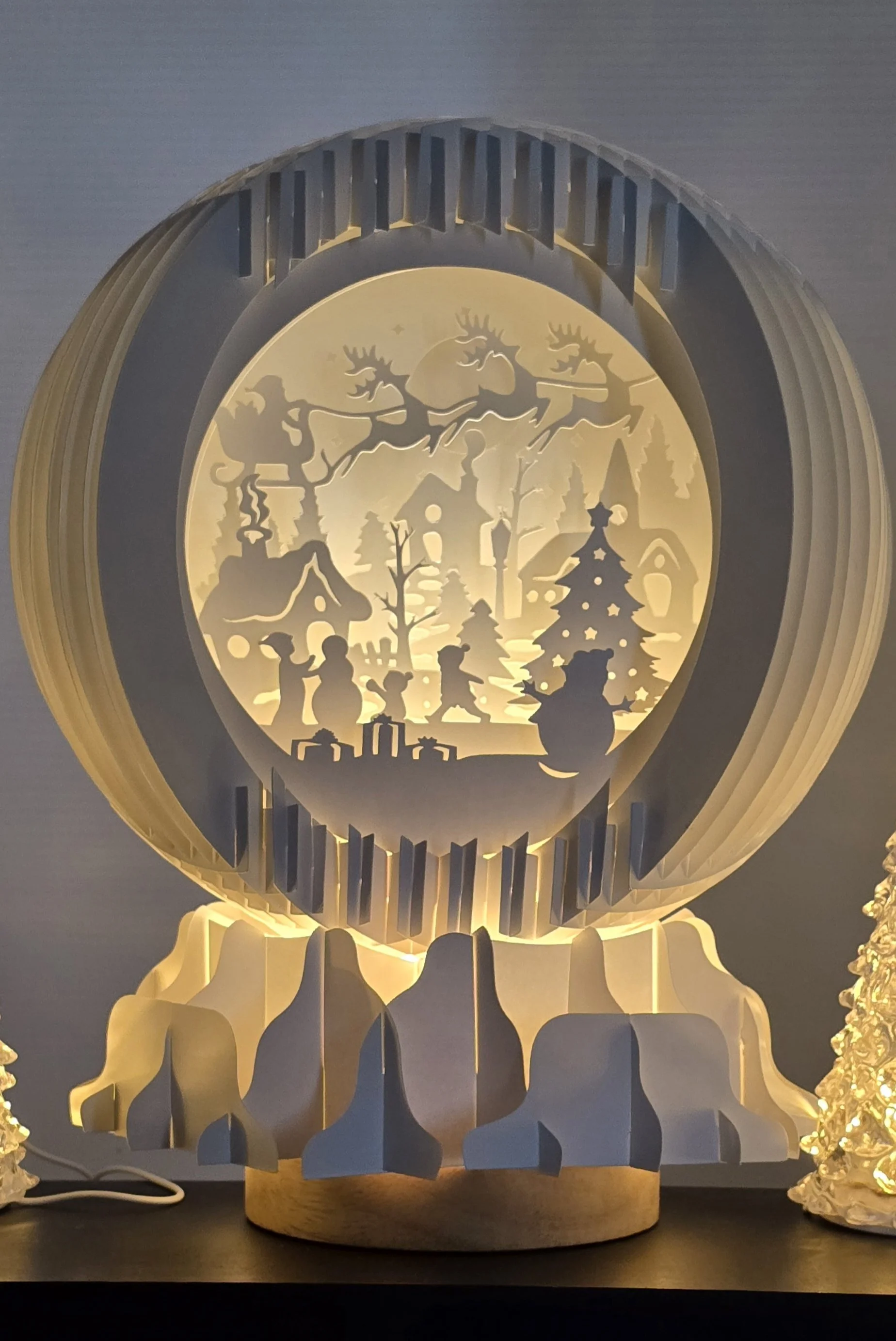 Santa Globe Close 2.jpg