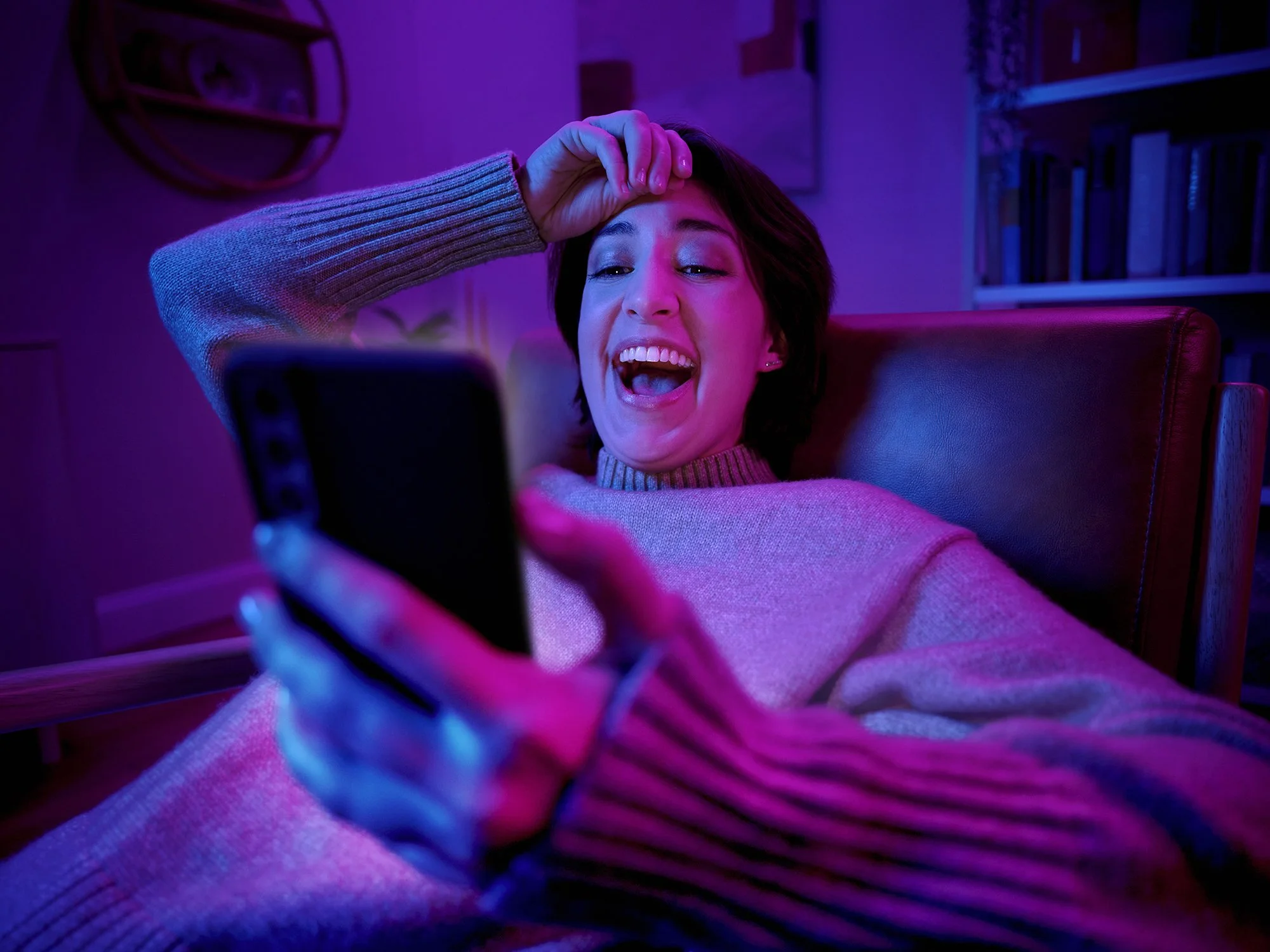 FanDuel_Casino_Reaction_LivingRoom_Female-2_Evie_04302.JPEG