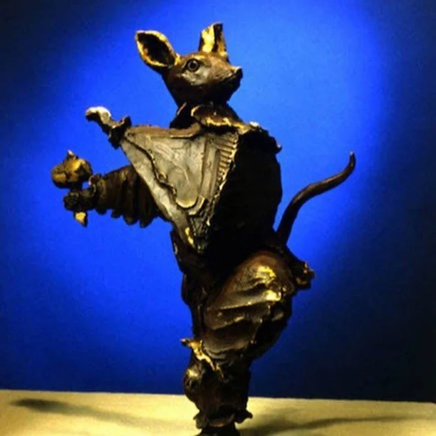 Daikoku's Mouse - one of seven unique Animal Messengers spreading the luck around Akabane District Tokyo, Japan.
Cast bronze height 14"
#sculpture #publicart #Daikoku #shichifukujin #mouse