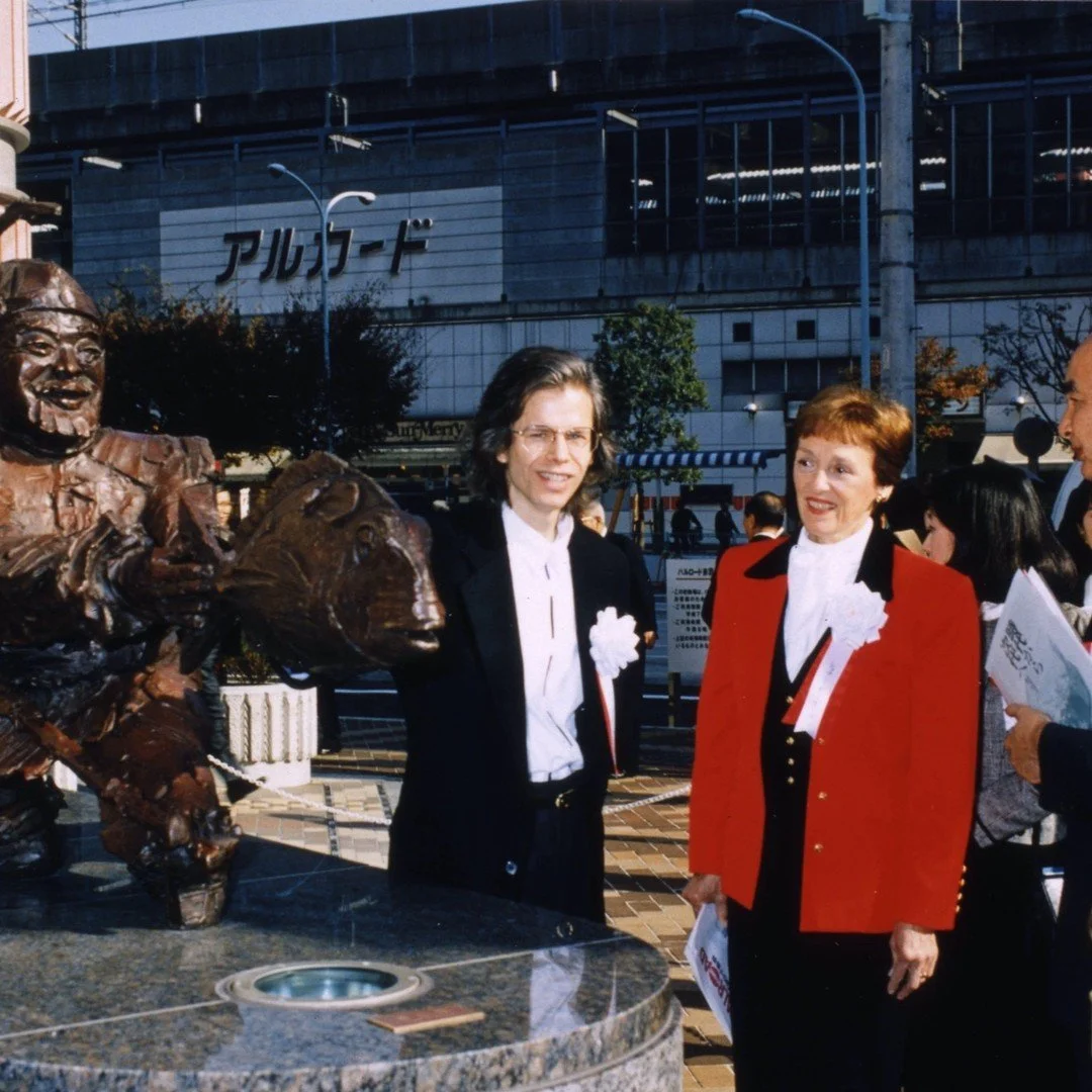 Unveiling and dedication of Seven Lucky Gods sculptures in Tokyo Japan Doug with Joan Mondale and architect Naohiko Yanagihara. Ebisu cast bronze
#sculpture #publicart #joanmondale #shichifukujin