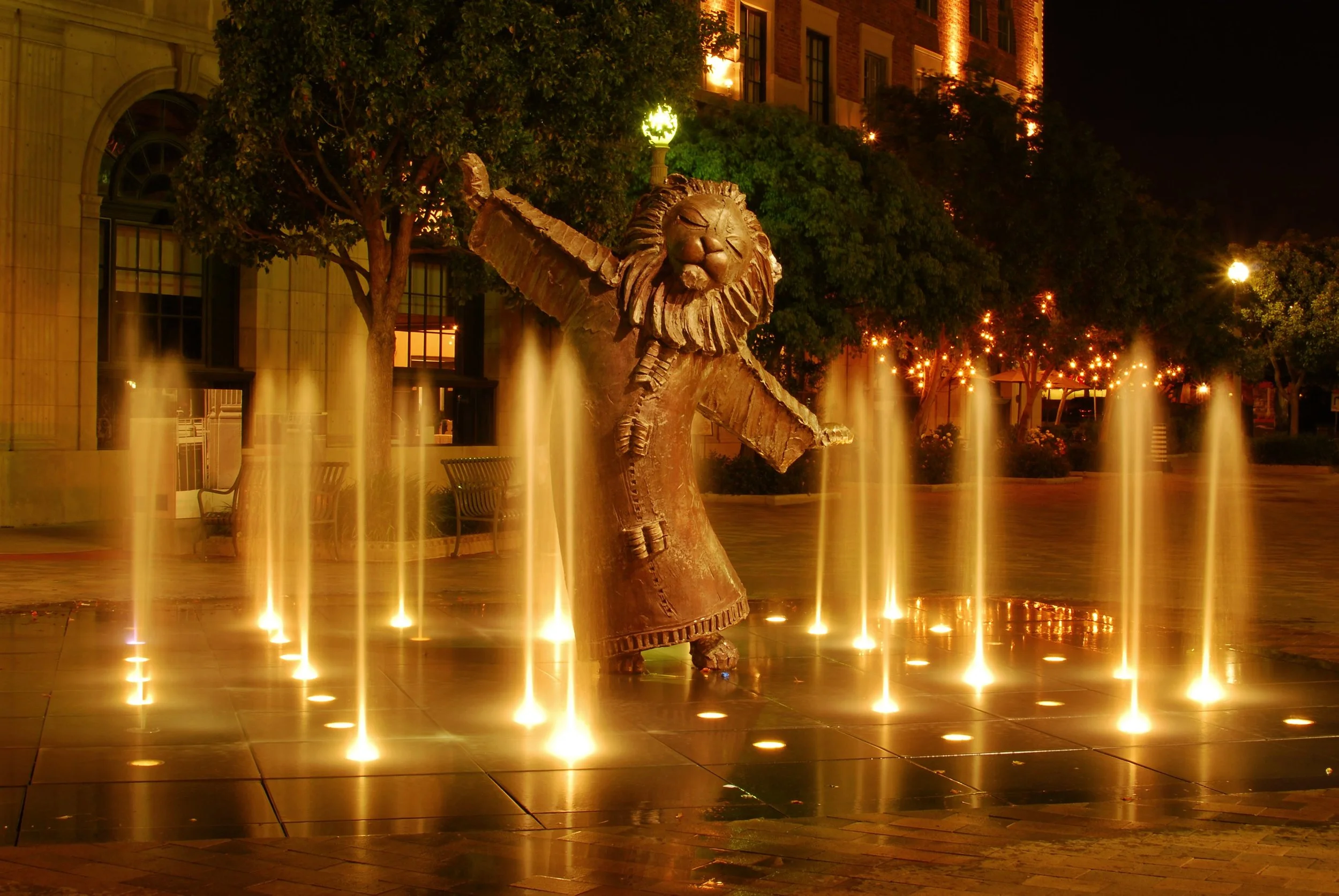  The Lion’s Fountain  
Town Plaza, Culver City, California
