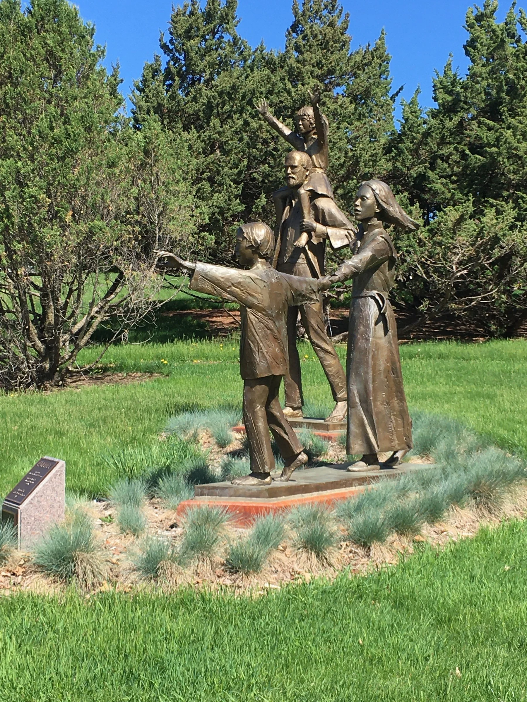 Family-Minnesota-Landscape-Arboretum.jpg