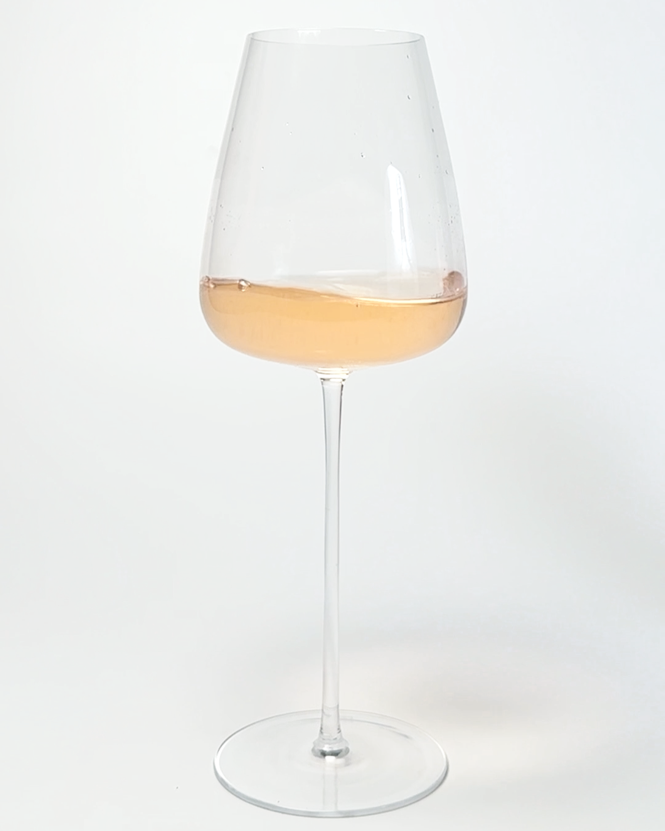 Atmospheric rose wine video, visualising its bouquet through berries and rose petals; Wine&Tango series