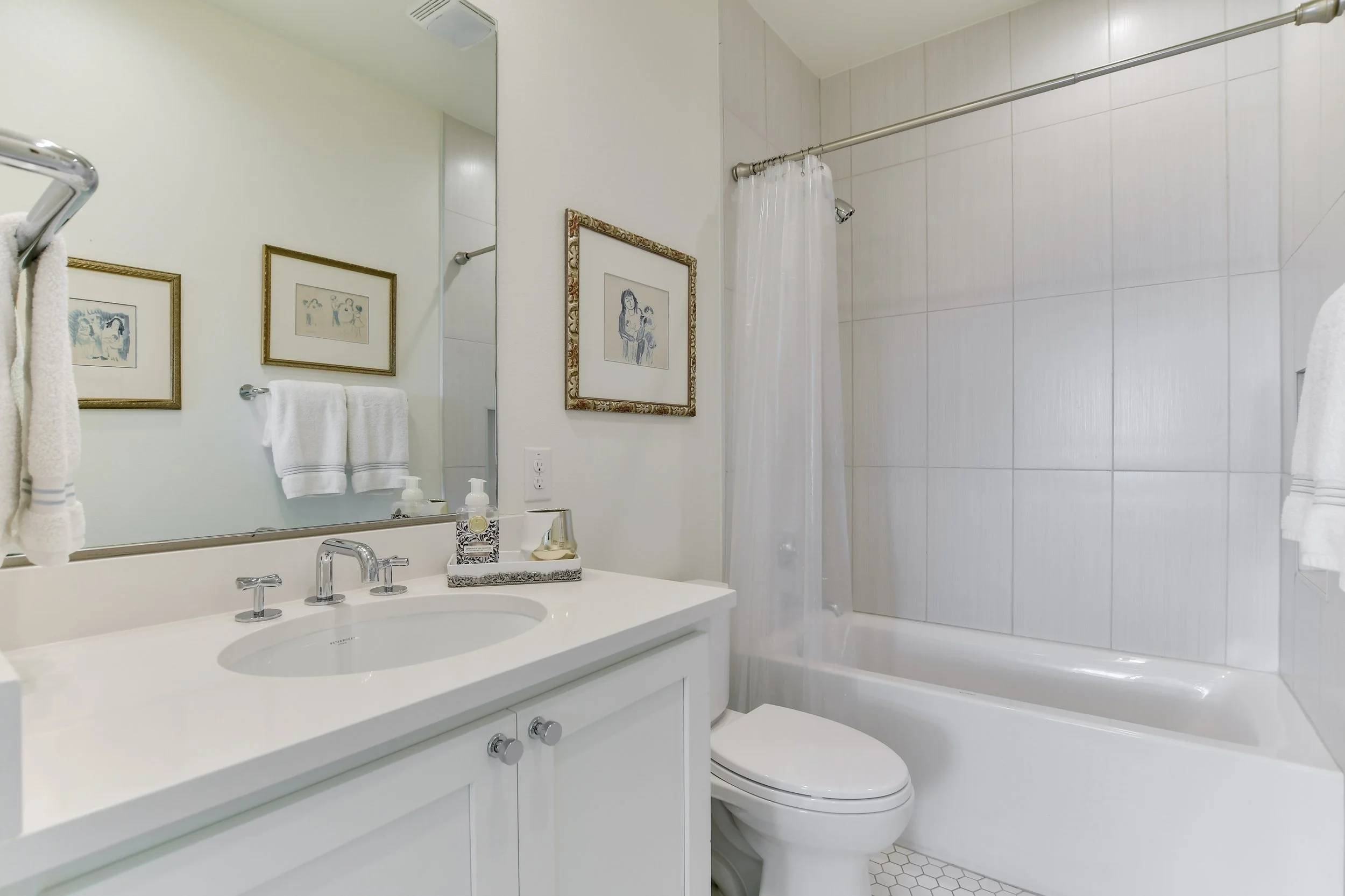 020_2nd Bathroom.jpg