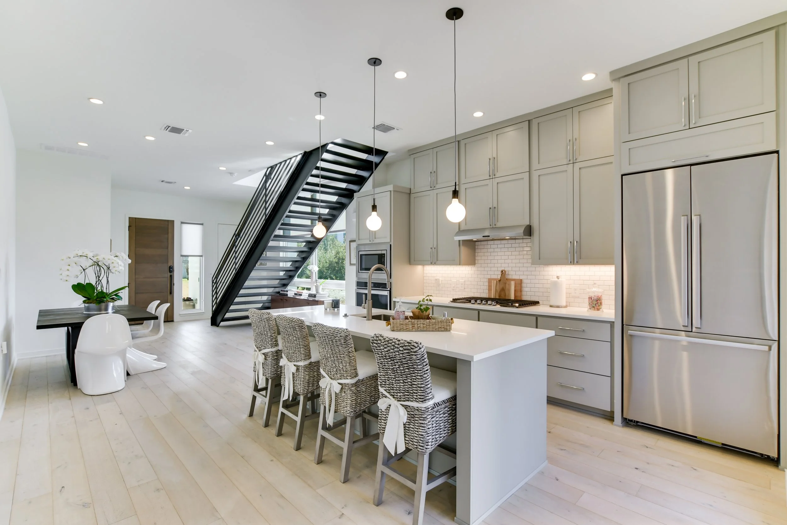 007_Kitchen Bar 2.jpg