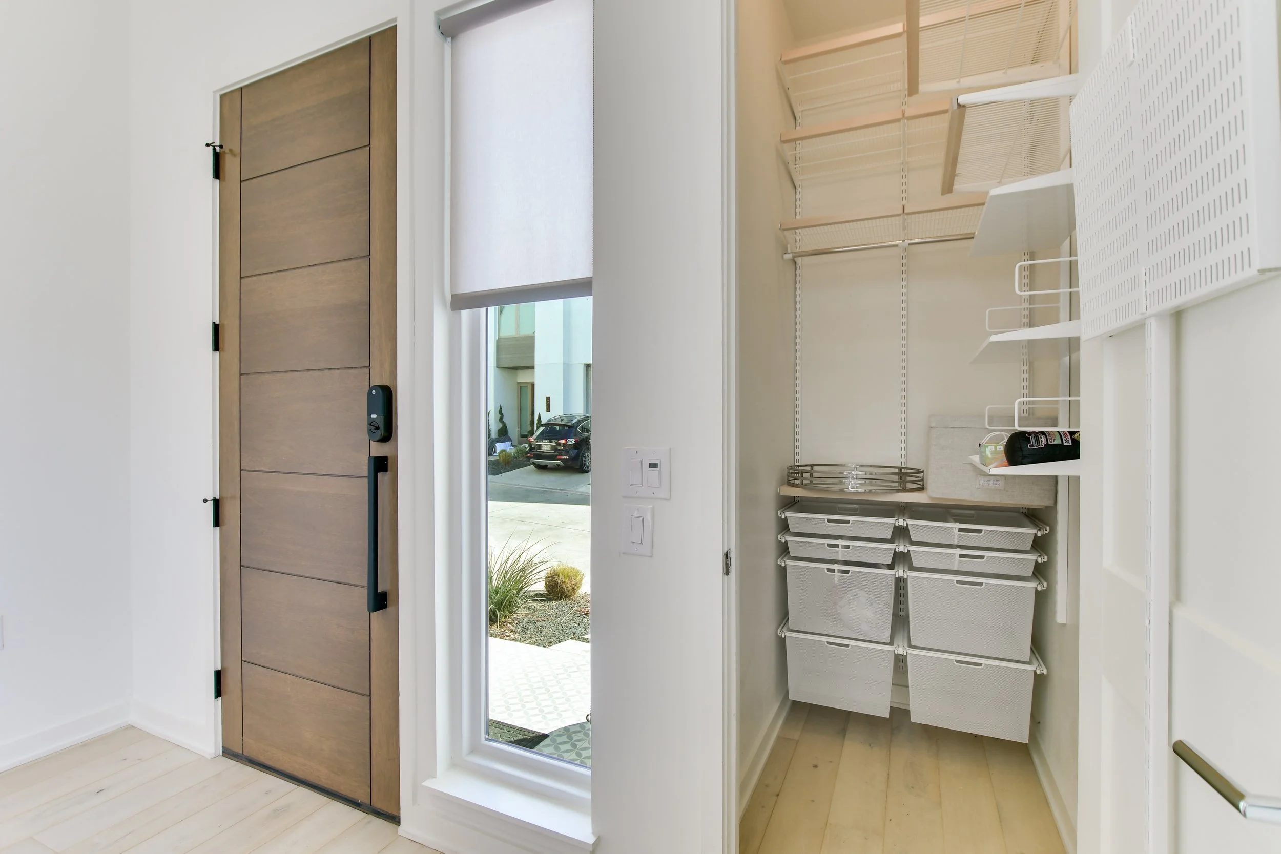 002_Entry Storage.jpg