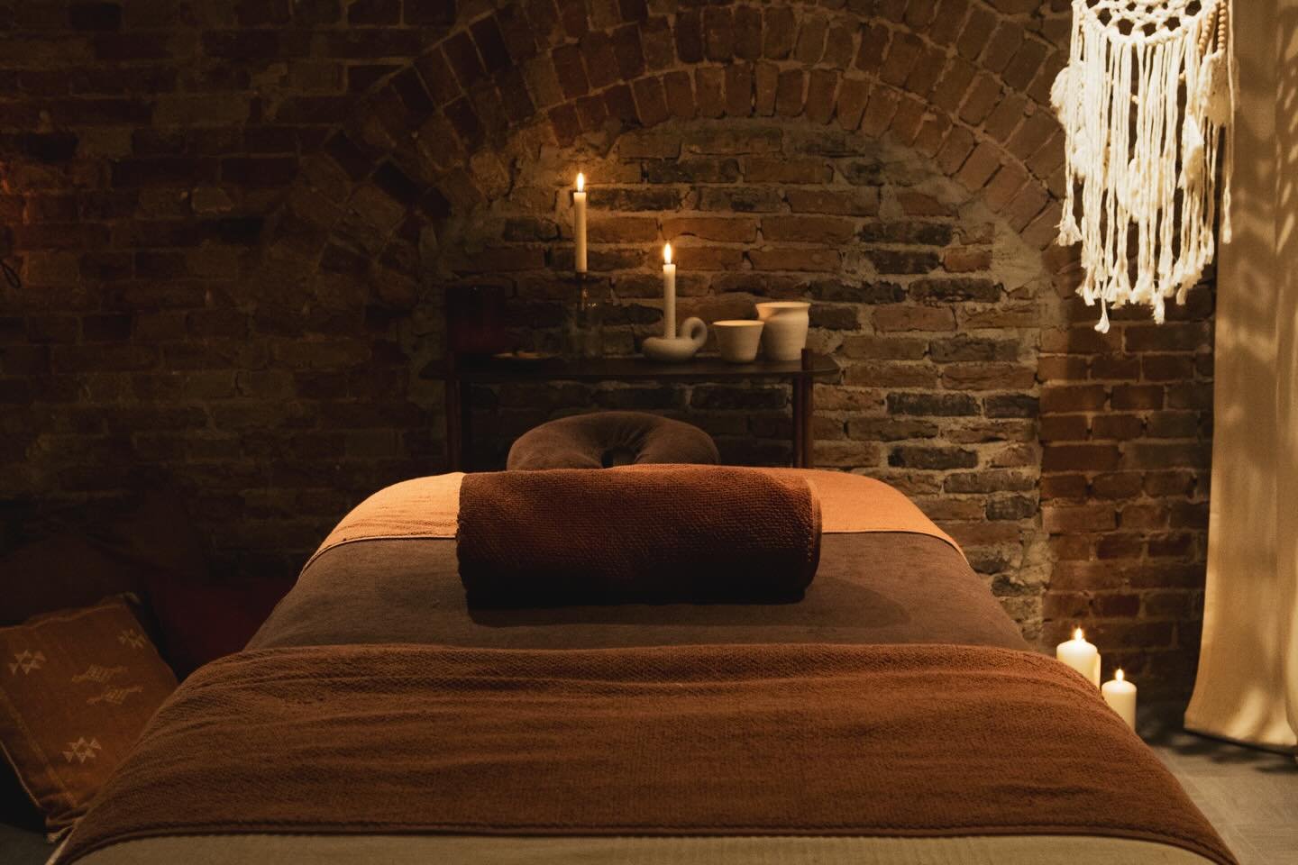 The space where the magic happens ✨
Located in Scheveningen, our salon offers a serene environment designed for deep relaxation, renewal, and reconnection. We offer a range of massage techniques to support both body and mind.
Receive 30% off your fir