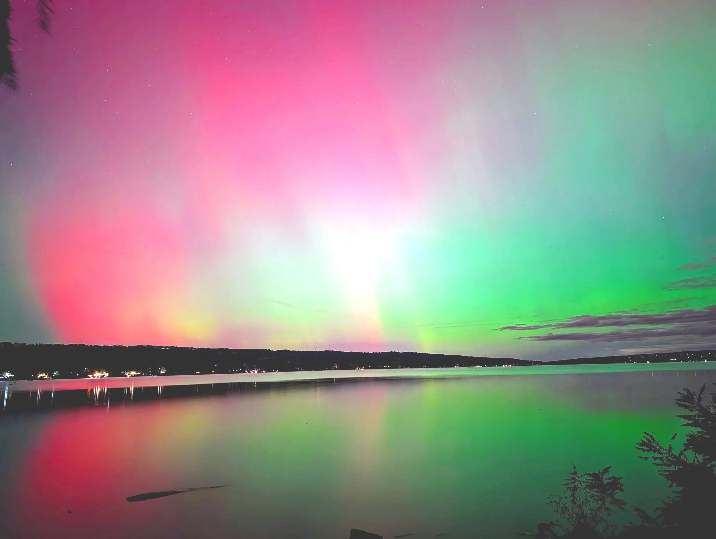 Northern lights reflected off Cayuga Lake | Steward Park in Ithaca, NY 