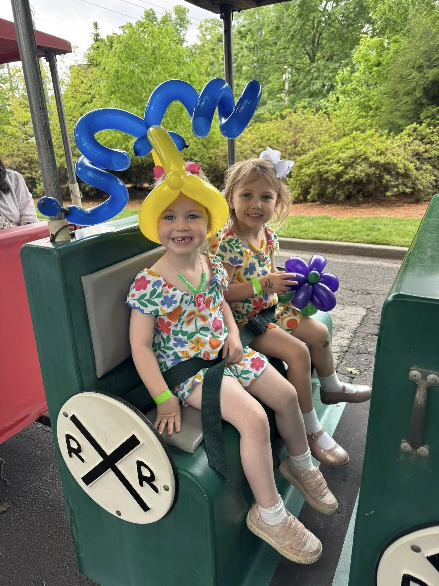 kidsontrain.jpg