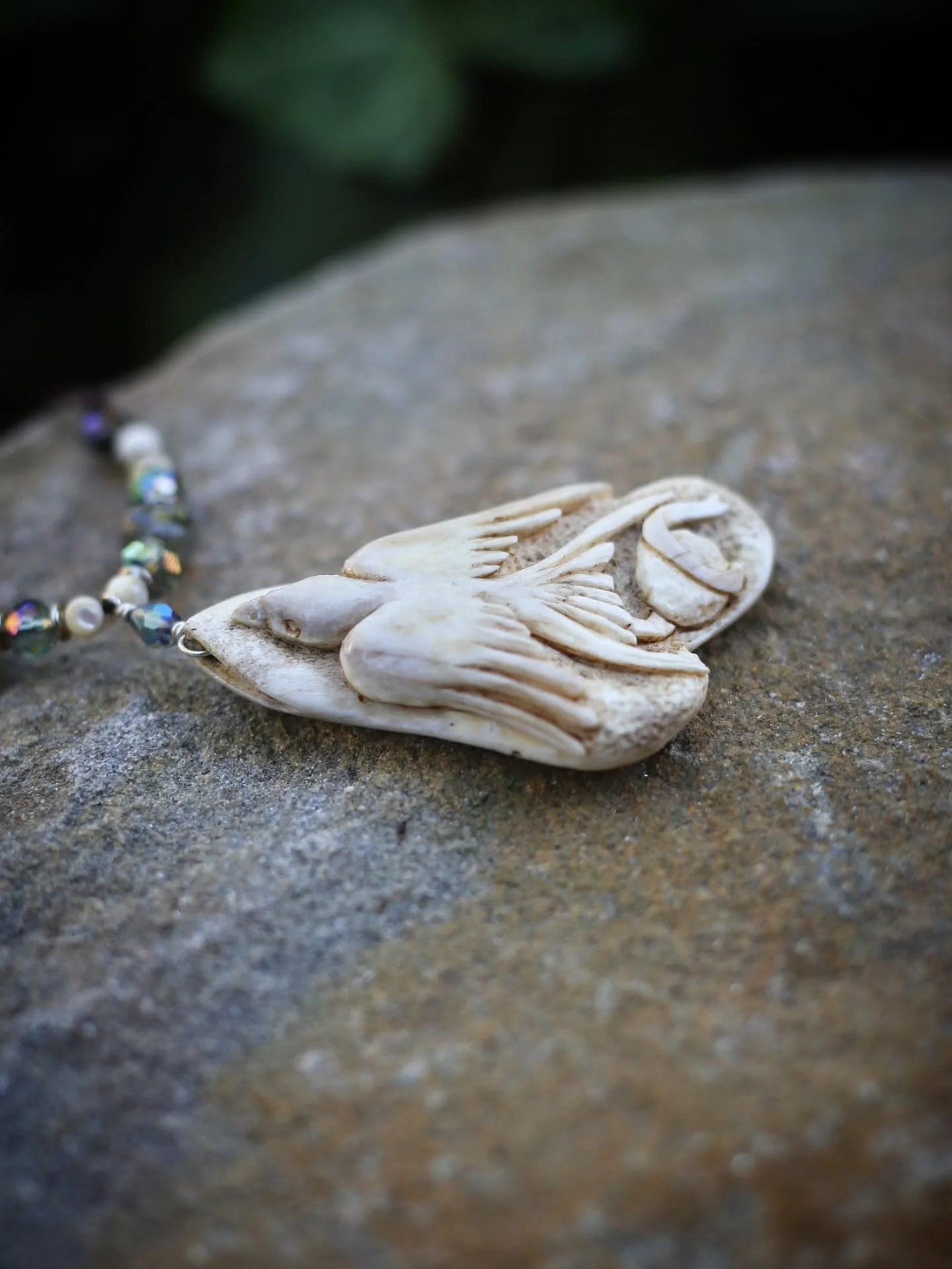 "Inside you is a bird and a stone. Your job is to not kill the bird with the stone"🪶🪨

#thebonemaiden #birdandstone #bonecarving