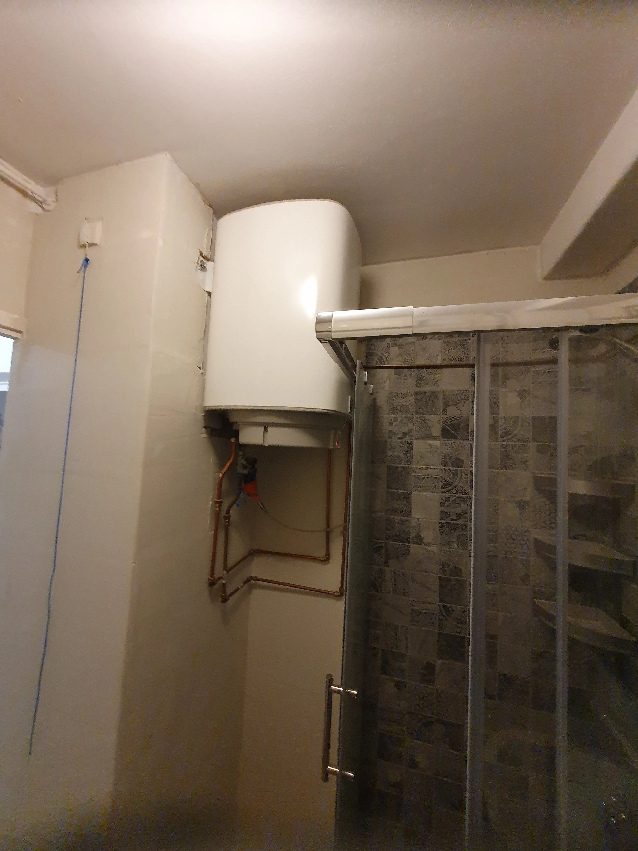 langswater_bathroom_before_2.jpg