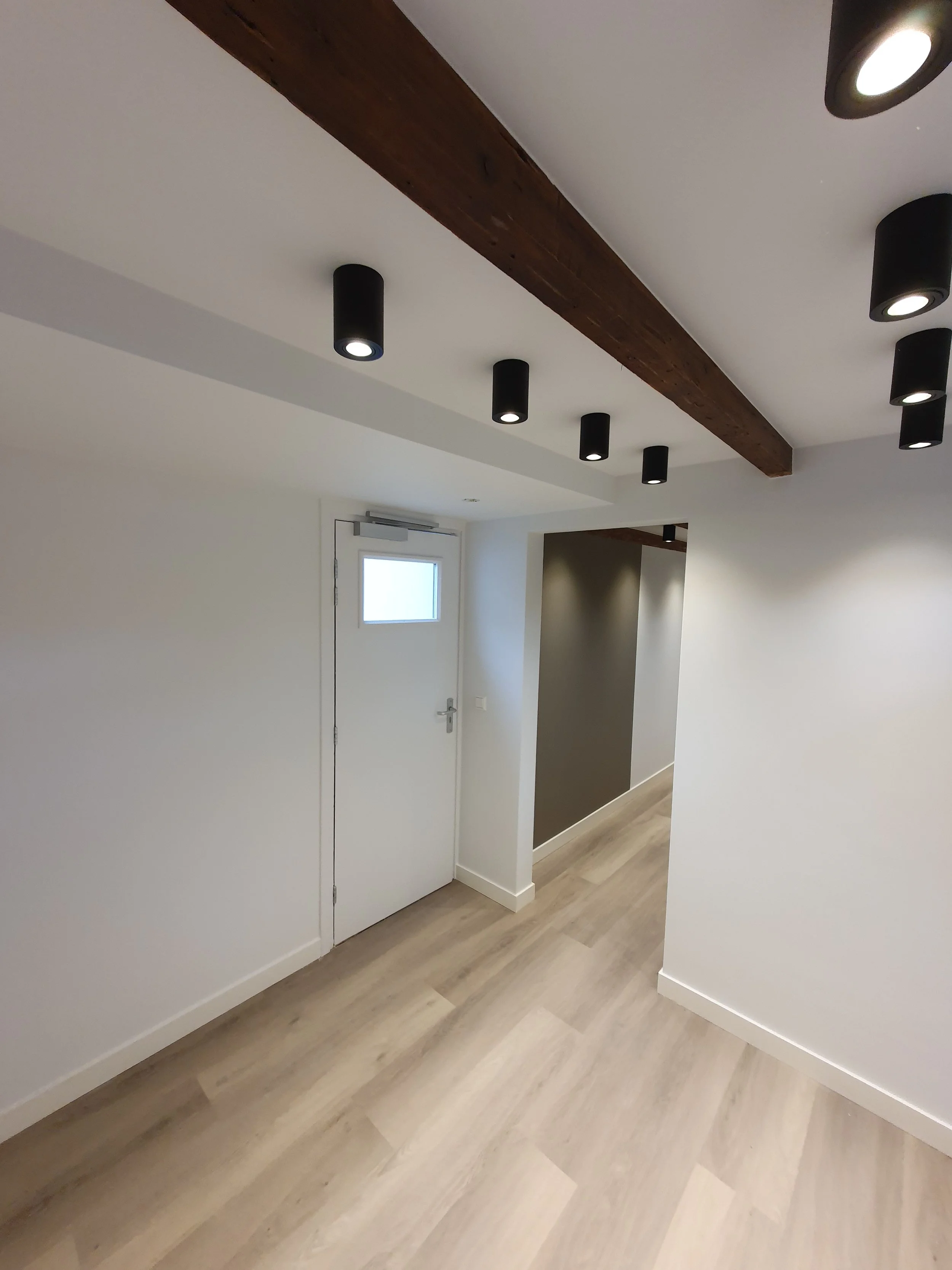 tellegenstraat_hallway_after_3.jpg